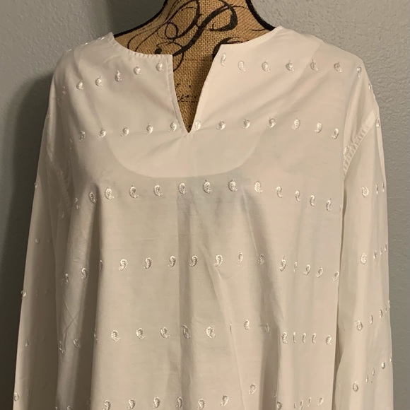 Style Studio White Tunic with Embroidered Paisley Design - Picture 1 of 3